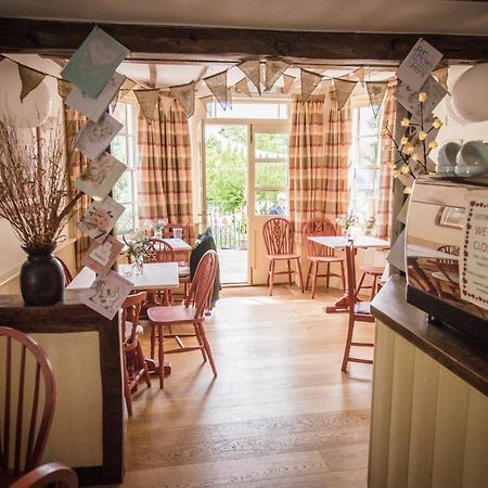 Swan House Tea Room And Bed & Breakfast Lydney Exterior photo